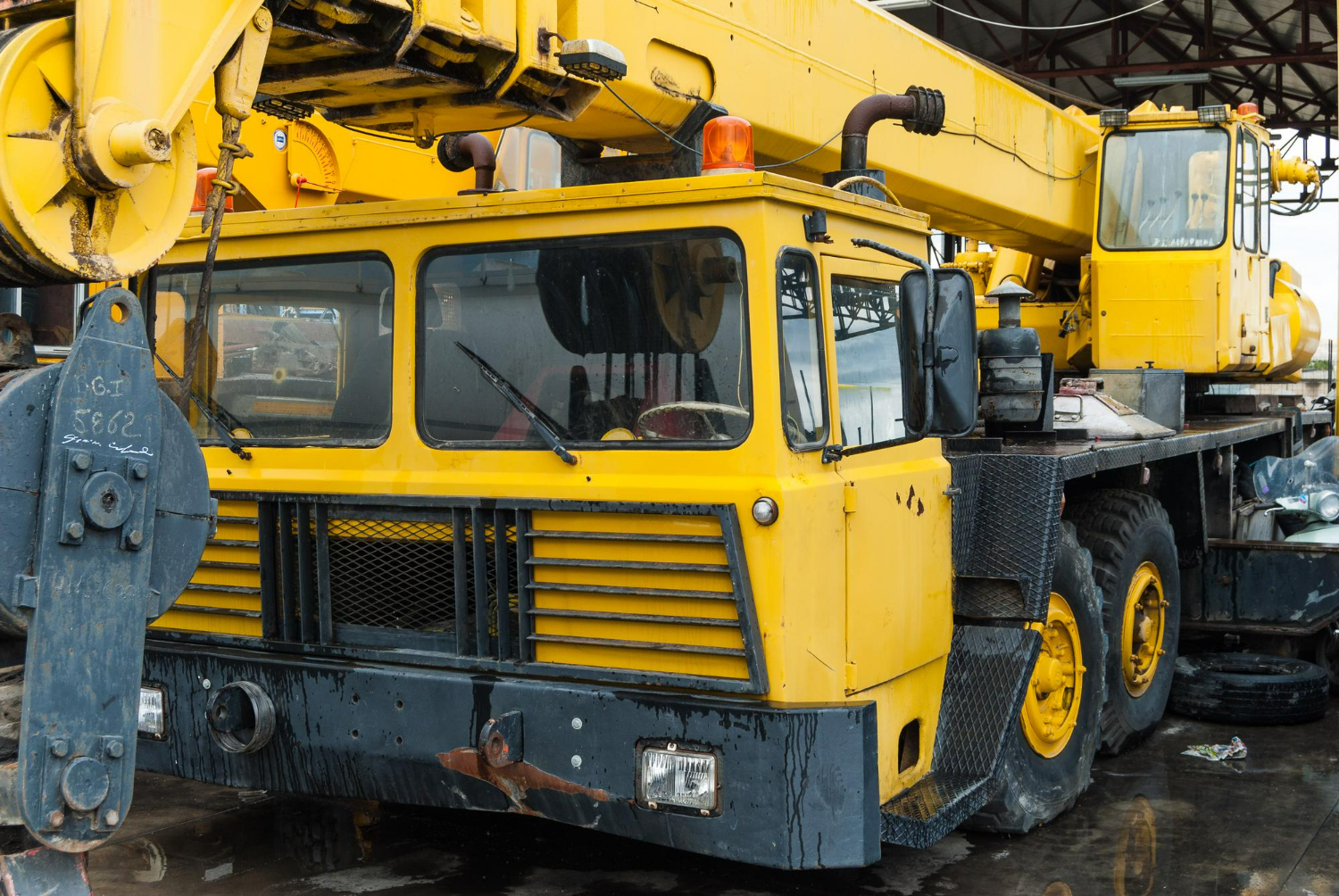 Boom Trucks / Crane-Mounted Trucks